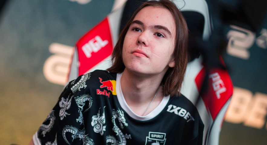 陈威屡献神 陈威屡献神